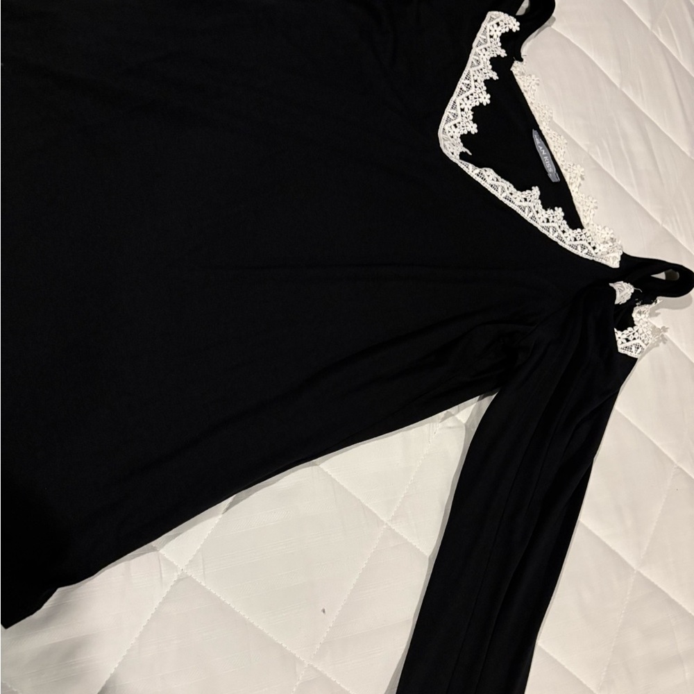 Chic Black Lace Trim Women's Robe